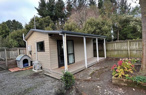 West Melton Cottage | Country cottage close to airport (pet friendly)