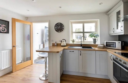 Hepworth House | Country cottage close to both Holmfirth & Peak District with stunning views.