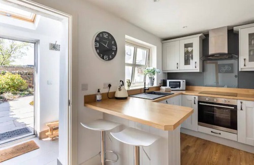 Hepworth House | Country cottage close to both Holmfirth & Peak District with stunning views.