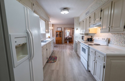 Apple Creek Cottage | Country Cottage, Offers a quiet peaceful getaway!