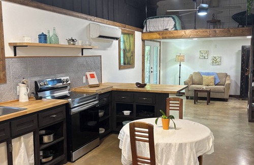 Lone Star Cottage | Country Cottage with WiFi and AC in lovely Daingerfield - fishing, swimming etc!