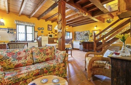 Carabano House | Country House 'La Llavona' with Mountain View, Private Terrace and Wi-Fi