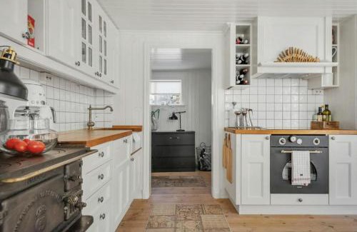 Brastad House | Country Estate With Tennis And Pool Near Lysekil