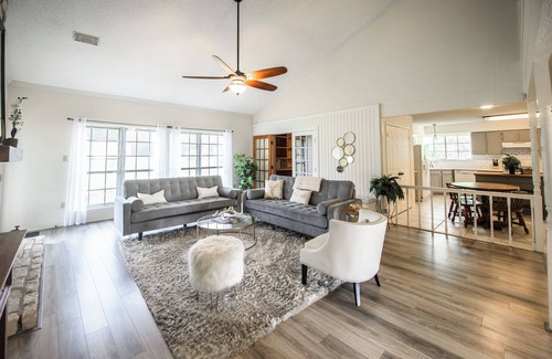Henly House | Country Farmhouse on 9 Acres.