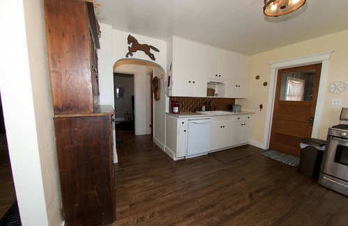 Eaton Other | COUNTRY FARMHOUSE- The Country Feel With City Access
