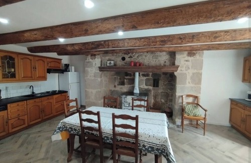 Saint-Genes-la-Tourette House | Country cottage
