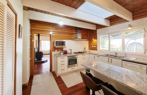 Taupaki House | Country Garden Oasis with Parking and Wi-Fi