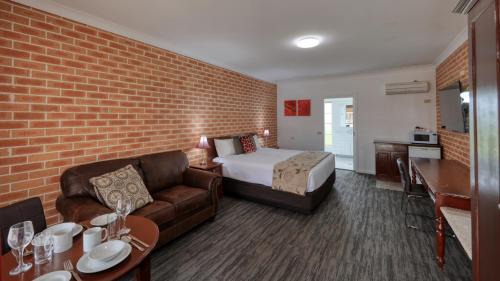 Cowra Hotel | Country Gardens Motor Inn