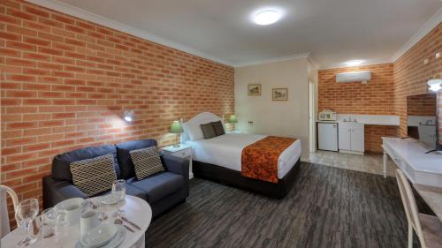 Cowra Hotel | Country Gardens Motor Inn