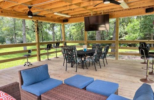 Magnolia House | Country Getaway 4 Bedroom Resort in 10 Acre Lot