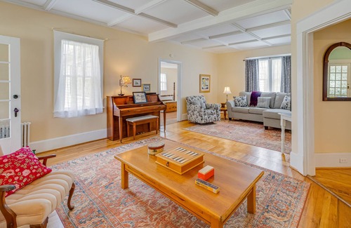 Kinsale House | Country Getaway in Kinsale: Sunroom, Pond Access!