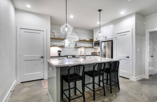 Washington Cottage | Country Gold ~ Aggieland Vacation Rentals