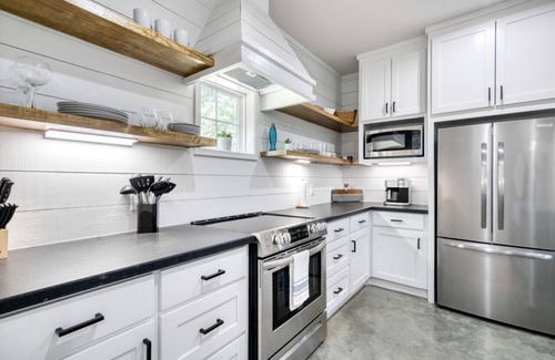 Washington Cottage | Country Gold ~ Aggieland Vacation Rentals