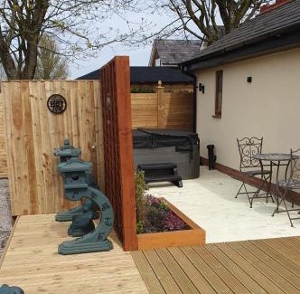 Leigh House | Country Guest House With Hot Tub