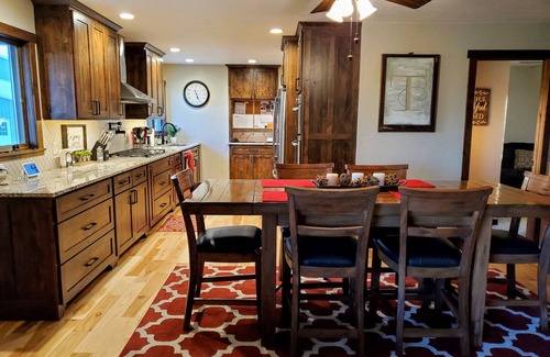 Pickett House | Country home 1/2 hour from EAA Oshkosh