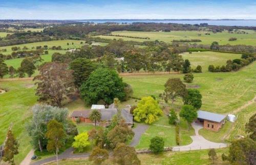 Balnarring House | Country Home Stay, Animals, 2 Properties Sleeps 15