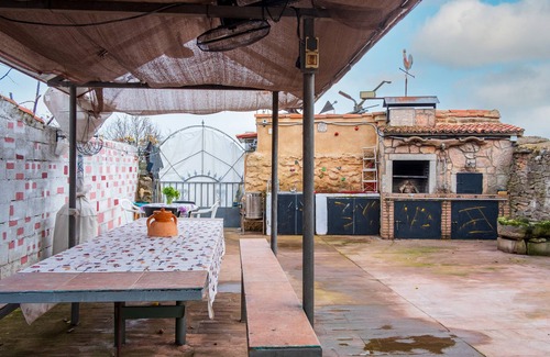 Perena House | Country House 'La Plazuela De Mari I' with Private Garden and Wi-Fi