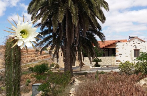 Valle de Santa Ines Cottage | Country house with shared pool, free WiFi ideal for hikers