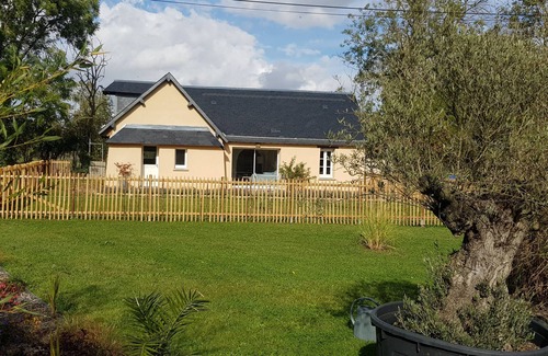 Courville-sur-Eure House | Country house by the water