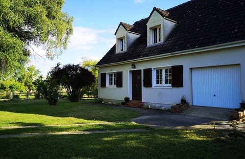 La Selle-en-Hermoy House | Country house near Paris
