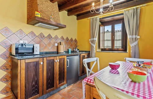 Espasante House | Country House 'A Concha' with Shared Terrace, Private Garden and Wi-Fi