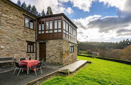 Espasante House | Country House 'A Concha' with Shared Terrace, Private Garden and Wi-Fi