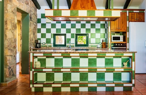 Candeleda House | Country House 'Amaltea' with Mountain View, Wi-Fi and Air Conditioning