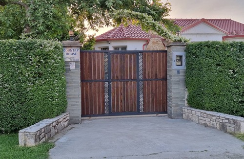 Ardenice Cottage | Country House Bubullime Albania. Villa-Cottage. 3-bedroom, WiFi, AC. In Lushnje.