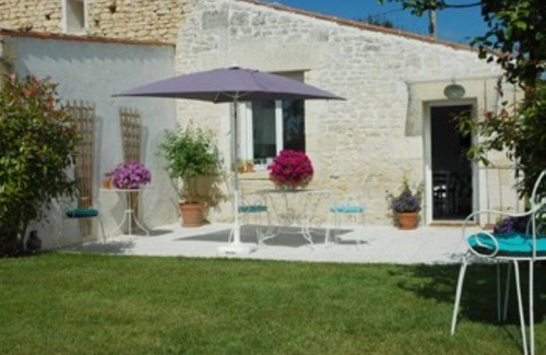 Geay House | Country house, calm and natural terrace, heated swimming pool