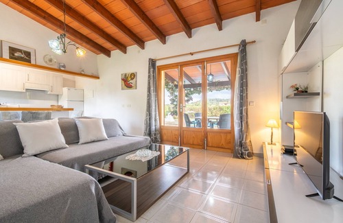 Felanitx Villa | Country House 'Can Jaume Des Carritxó' with Mountain View, Wi-Fi and Air Conditioning