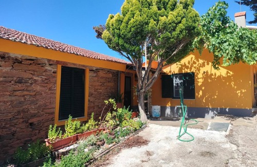 Torre de Moncorvo House | Country House 'Casa De Canelas - Refugio Terroir' with Mountain View, Wi-Fi and Air Conditioning