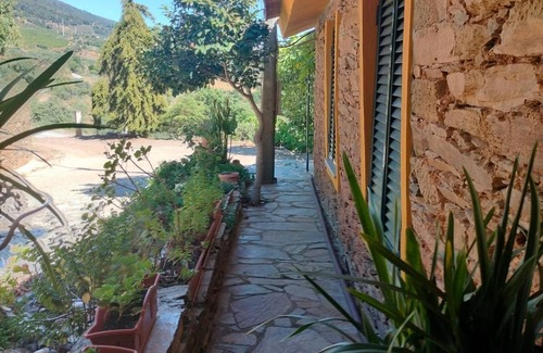 Torre de Moncorvo House | Country House 'Casa De Canelas - Refugio Terroir' with Mountain View, Wi-Fi and Air Conditioning