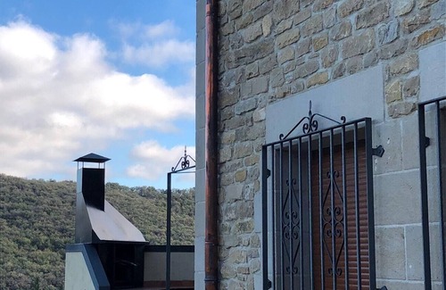 Oloriz/Oloritz House | Country House 'Casa Rural Mirizabal' with Mountain View, Private Terrace and Wi-Fi