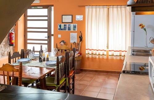 Rossell House | Country House 'Casa Rural Angelita' with Mountain View, Wi-Fi and Air Conditioning