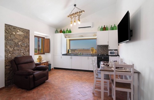 Espirito Santo Villa | Country House 'Casas Do Monte I - T2' with Mountain View, Wi-Fi and Air Conditioning