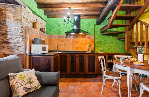 Espasante House | Country House 'Eiron' with Shared Terrace, Private Garden and Wi-Fi