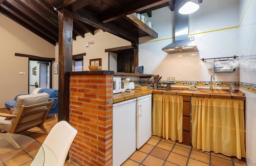 Cabranes House | Country House 'El Llagar De Naveda' with Mountain View, Private Terrace and Wi-Fi