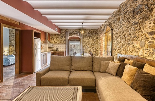 Garriguella House | Country House 'El Torn' with Mountain View, Wi-Fi and Air Conditioning