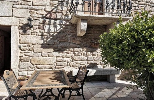 Vimianzo House | Country House 'Fidalgo' with Mountain View, Private Terrace and Wi-Fi