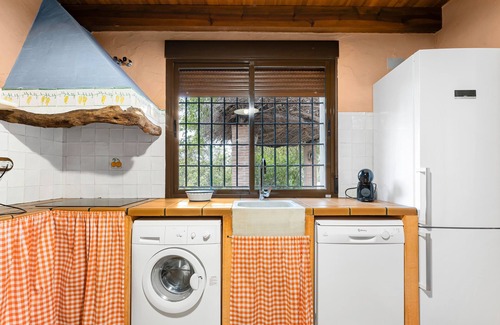 Catral House | Country House 'La Carrasca - Naranja' with Shared Pool, Wi-Fi and Air Conditioning
