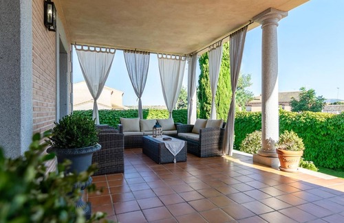 Pulgar House | Country House 'La Casa De Las Flores' with Mountain View, Wi-Fi and Air Conditioning