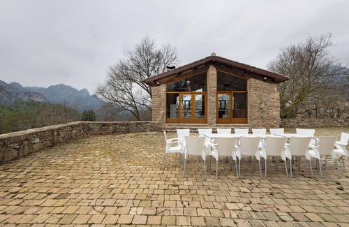 Vilada House | Country House 'La Serra' with Mountain View, Private Pool and Wi-Fi