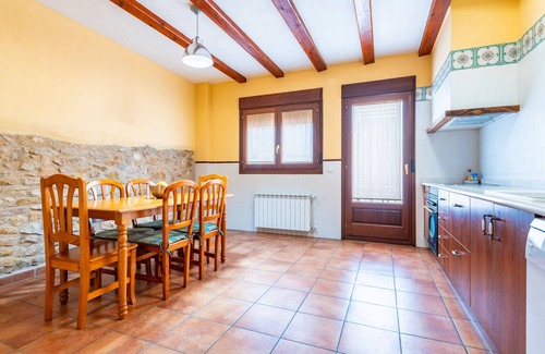 La Jana House | Country House 'Les Oliveres Mil·lenaries I' with Shared Pool, Wi-Fi and Air Conditioning