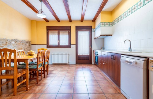 La Jana House | Country House 'Les Oliveres Mil·lenaries I' with Shared Pool, Wi-Fi and Air Conditioning