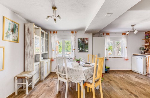 Sao Simao Villa | Country House "O Mundo Da Lua - Casa Este" with Shared Garden & Wi-Fi