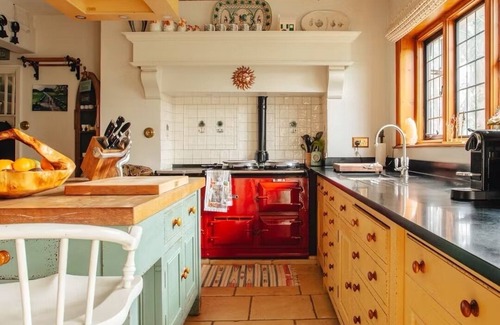 Chilworth House | Country House on Surrey Village Cricket Green