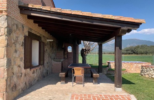 Gavilanes House | Country House 'Paraje Navazos' with Mountain View, Private Pool and Wi-Fi