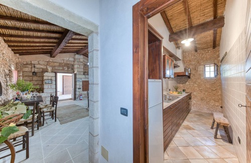 Nociglia House | Country House 'Pizzola' with Private Terrace, Wi-Fi and Air Conditioning