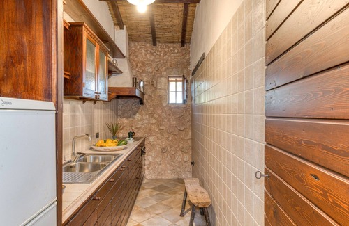 Nociglia House | Country House 'Pizzola' with Private Terrace, Wi-Fi and Air Conditioning