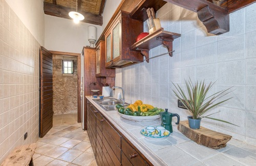 Nociglia House | Country House 'Pizzola' with Private Terrace, Wi-Fi and Air Conditioning